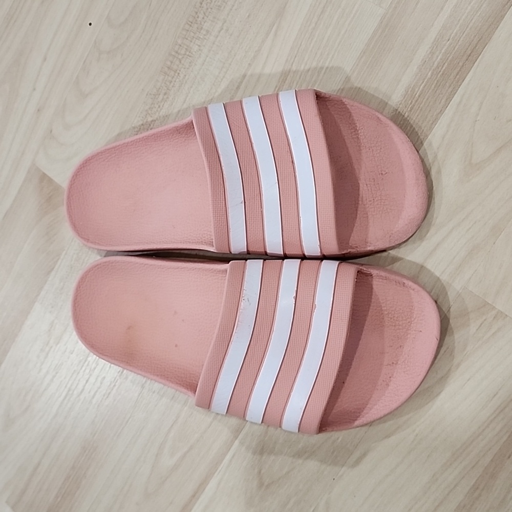 Adidas peach slides size 6